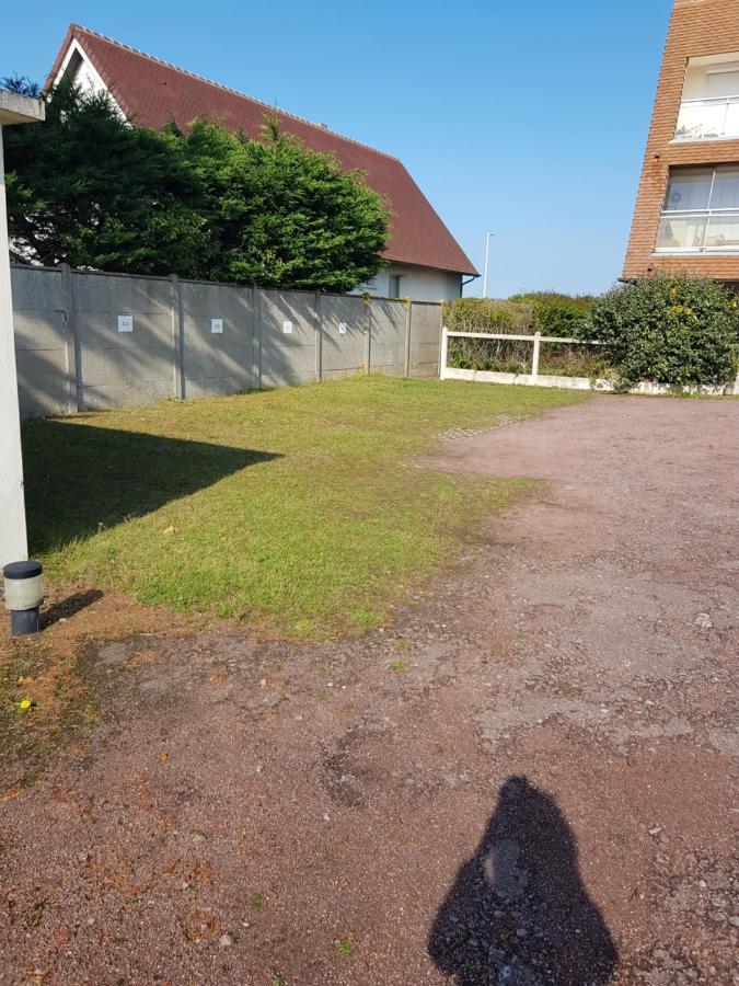 Appartement studio front de mer à Ouistreham Extérieur photo